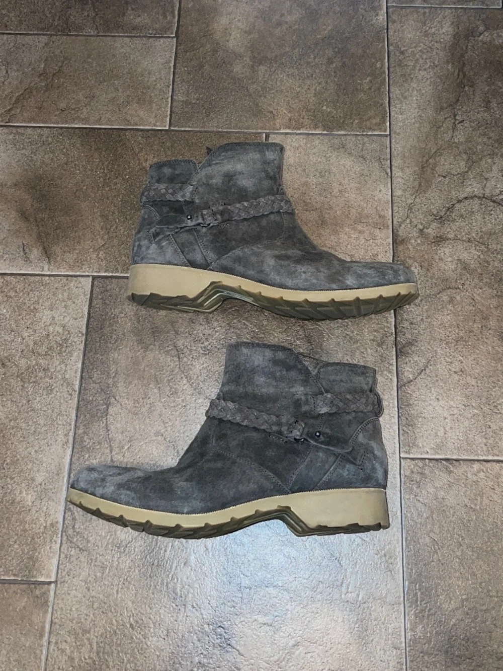 Teva Women’s De La Vina Suede Ankle Boots in Dark Gray Size 10